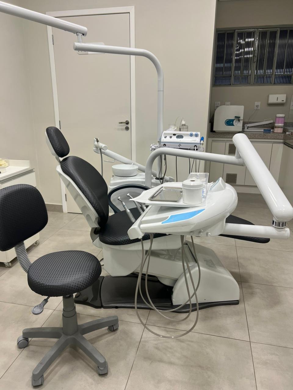 Consultório odontológico equipado